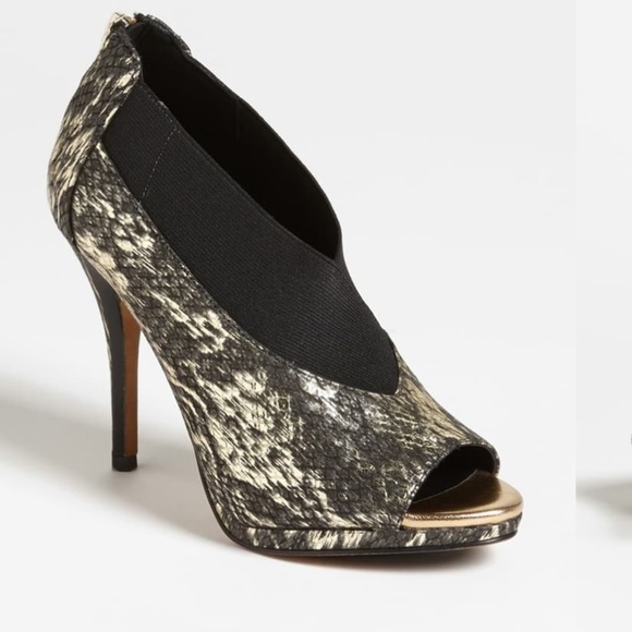 💕HP💕Donald J. Pliner stassi heeled bootie - Picture 1 of 15